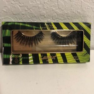 Tarte Eyelashes ‘Baddie’